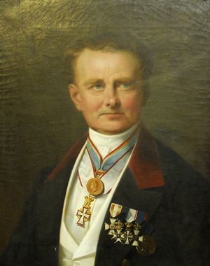 Das Portraitgemälde zeigt Lisch in einer zeitgenössischen Militäruniform mit Auszeichnungen.